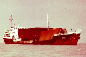 המיכלית סירניה בפיקוד רב חובל איתי בארי מובילה דוברות תוצרת מספנות ישראל אל המפרץ הפרסי.