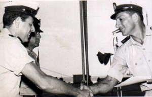 מעמד קבלת הפיקוד ממפקד חיל הים שלמה ארל למפקדי האניות גבעתי ולוי.