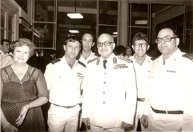 מפקד הצי המצרי עם קציני הספינות. מימין לשמאל: רס"ן, ד"ר רן לין, מפקד המצרי, אריה אורן, אלי רגב וגב' מפקד הצי.